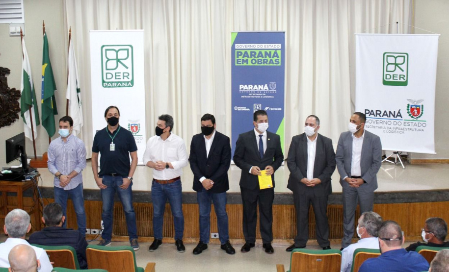 Evento reúne 56 prefeituras para formalizar doção de veículos e equipamentos  -  Curitiba, 27/10/2021 - Foto: DER
