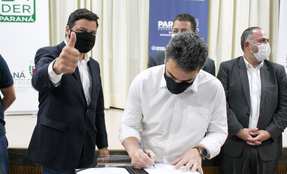 Evento reúne 56 prefeituras para formalizar doção de veículos e equipamentos  -  Curitiba, 27/10/2021 - Foto: DER