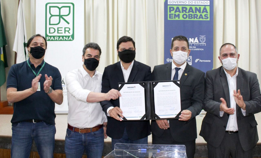 Evento reúne 56 prefeituras para formalizar doção de veículos e equipamentos  -  Curitiba, 27/10/2021 - Foto: DER