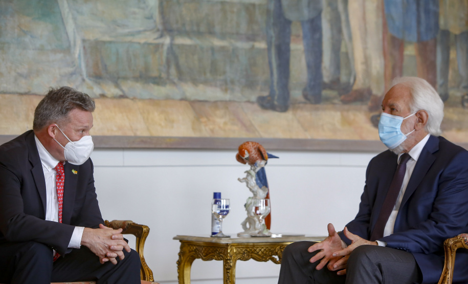 O vice-governador Darci Piana se encontrou nesta quarta-feira (27), no Palácio Iguaçu, com cônsul-geral da Alemanha em São Paulo, Thomas Schmitt. A reunião serviu para estreitar laços e buscar novos mecanismo de parcerias. - Curitiba, 27/10/2021 - Foto: Gilson Abreu/AEN