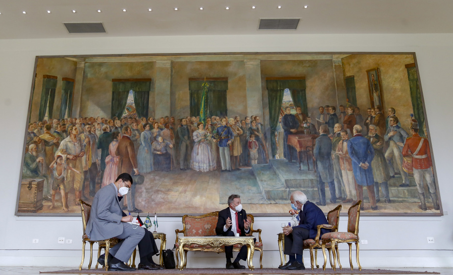 O vice-governador Darci Piana se encontrou nesta quarta-feira (27), no Palácio Iguaçu, com cônsul-geral da Alemanha em São Paulo, Thomas Schmitt. A reunião serviu para estreitar laços e buscar novos mecanismo de parcerias. - Curitiba, 27/10/2021 - Foto: Gilson Abreu/AEN