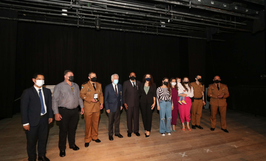 Para comemorar 57 anos, o Batalhão de Polícia Rodoviária (BPRv) promoveu nesta quarta-feira (27) uma solenidade militar no Museu Oscar Niemeyer, em Curitiba, com entrega de medalhas Mérito Rodoviário.
Para o vice-governador Darci Piana, agraciado com a medalha, esse é um momento importante, não só para a Polícia Militar, mas para a sociedade paranaense. Foto: Camila Tonett