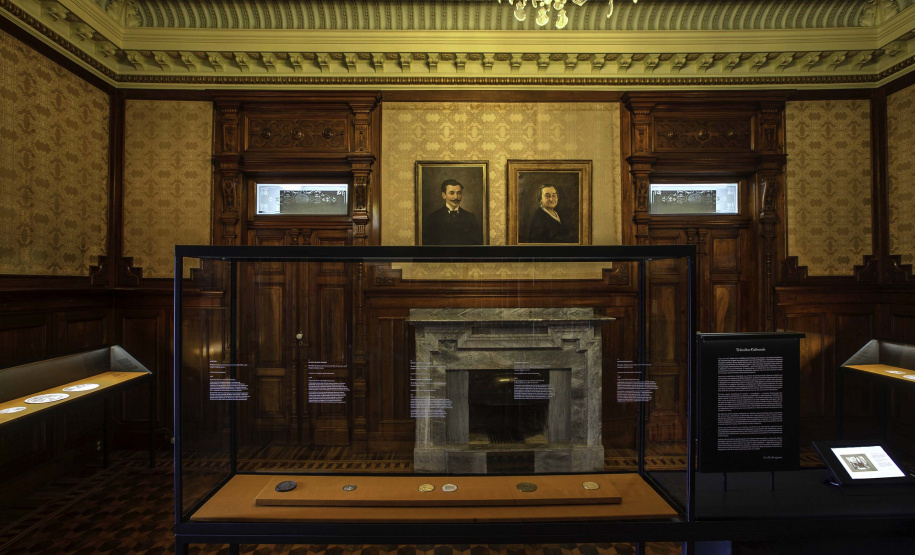 Narrativas e Poéticas do Mate Espaço Cultural BRDE - Palacete dos Leões Narrativas e Poéticas do Mate
Espaço Cultural BRDE - Palacete dos Leões
Artistas: Alfredo Andersen, Eliane Prolik, Larissa Schip
Textos/Curadores: Adolfo Montejo Navas, Cecilia Bergamo, Rafaela Tasca
26 de Outubro a 26 de Novembro de 2021