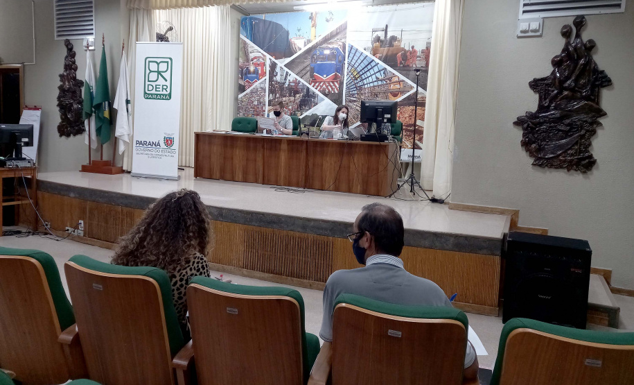 O Departamento de Estradas de Rodagem do Paraná (DER/PR) abriu nesta semana os envelopes com as propostas de preços para elaboração do projeto de restauração e ampliação da capacidade da PR-317, no trecho entre Nossa Senhora das Graças e Iguaraçu, na região Noroeste. Foto: DER