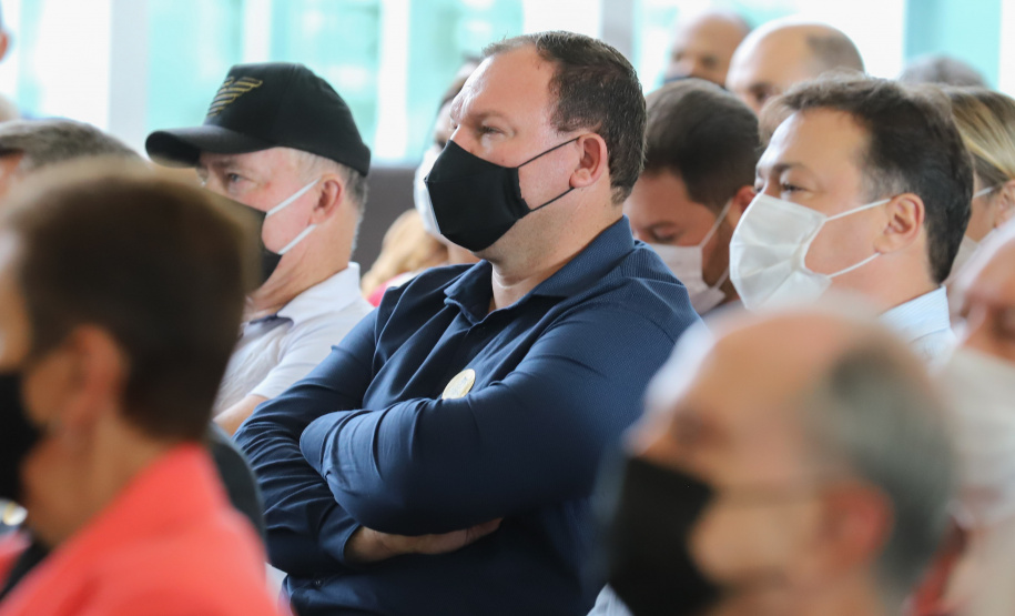O vice governador Darci Piana e o  secretário de Justiça, Família e Trabalho, Ney Leprevost assinam  nesta quarta-feira  (27) termo de repasse ao Cedca aos municípios,  no Palacio Iguacu.   Curitiba, 27/10/2021 -  Foto: Geraldo Bubniak/AEN