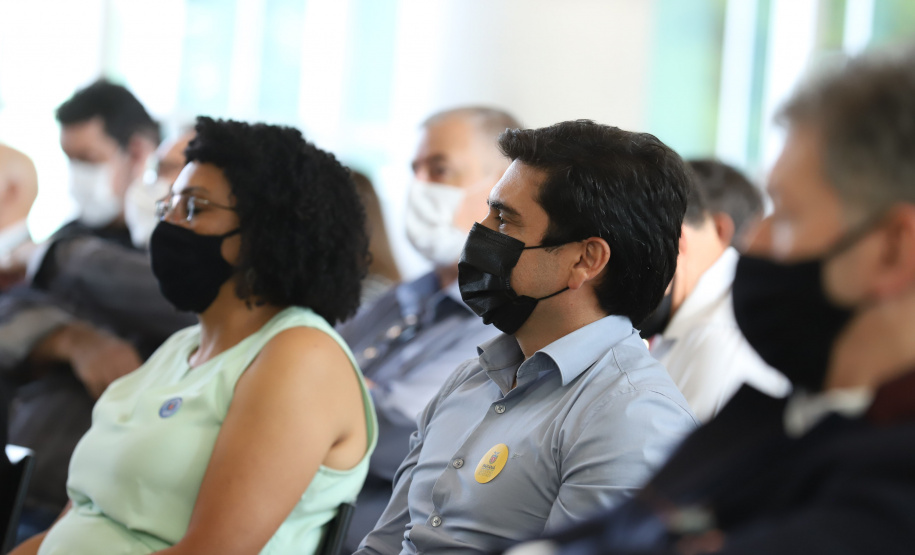 O vice governador Darci Piana e o  secretário de Justiça, Família e Trabalho, Ney Leprevost assinam  nesta quarta-feira  (27) termo de repasse ao Cedca aos municípios,  no Palacio Iguacu.   Curitiba, 27/10/2021 -  Foto: Geraldo Bubniak/AEN