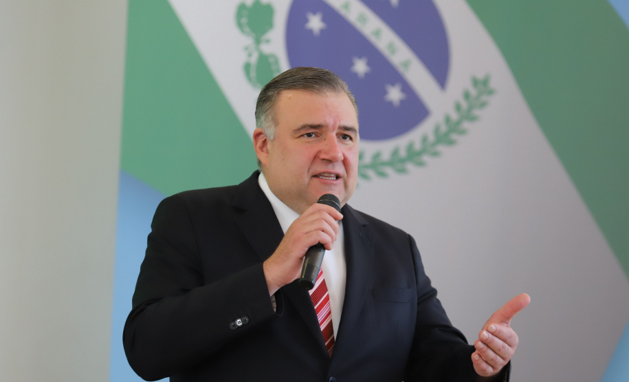 O vice governador Darci Piana e o  secretário de Justiça, Família e Trabalho, Ney Leprevost assinam  nesta quarta-feira  (27) termo de repasse ao Cedca aos municípios,  no Palacio Iguacu.   Curitiba, 27/10/2021 -  Foto: Geraldo Bubniak/AEN