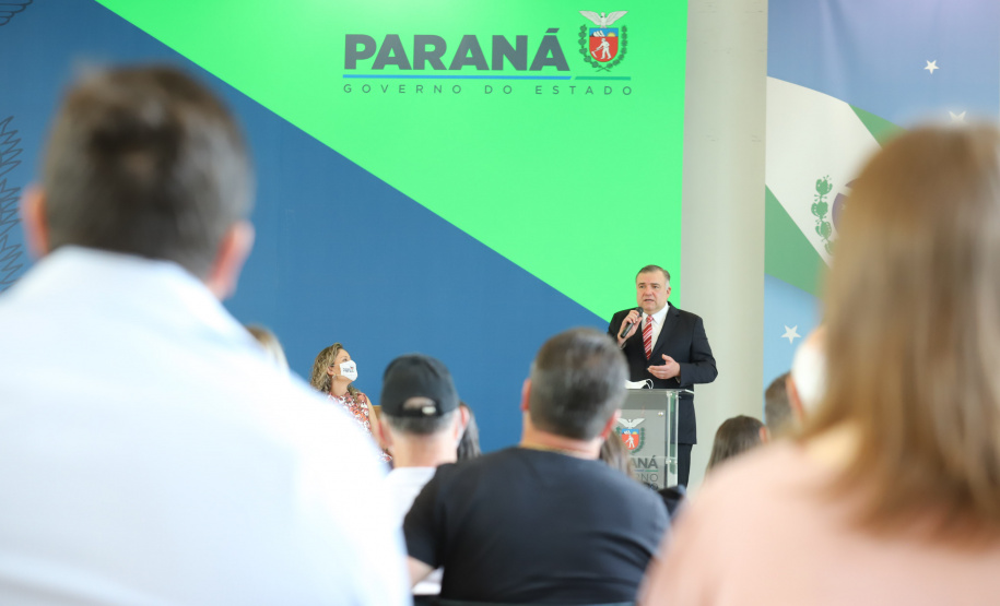O vice governador Darci Piana e o  secretário de Justiça, Família e Trabalho, Ney Leprevost assinam  nesta quarta-feira  (27) termo de repasse ao Cedca aos municípios,  no Palacio Iguacu.   Curitiba, 27/10/2021 -  Foto: Geraldo Bubniak/AEN