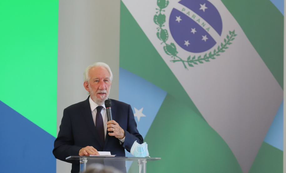 O vice governador Darci Piana e o  secretário de Justiça, Família e Trabalho, Ney Leprevost assinam  nesta quarta-feira  (27) termo de repasse ao Cedca aos municípios,  no Palacio Iguacu.   Curitiba, 27/10/2021 -  Foto: Geraldo Bubniak/AEN