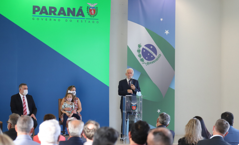 O vice governador Darci Piana e o  secretário de Justiça, Família e Trabalho, Ney Leprevost assinam  nesta quarta-feira  (27) termo de repasse ao Cedca aos municípios,  no Palacio Iguacu.   Curitiba, 27/10/2021 -  Foto: Geraldo Bubniak/AEN