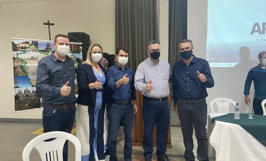 O secretário de Estado da Saúde, Beto Preto, destacou a parceria do Governo do Estado com os municípios, principalmente no enfrentamento à Covid-19, em reunião realizada nesta quarta-feira (27) com a Associação dos Municípios dos Campos Gerais (AMCG) em Arapoti. -  Curitibs, 27/10/2021 - Foto: Andressa Desyreé/SESA