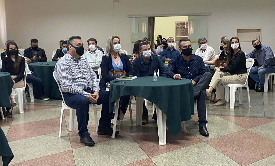 O secretário de Estado da Saúde, Beto Preto, destacou a parceria do Governo do Estado com os municípios, principalmente no enfrentamento à Covid-19, em reunião realizada nesta quarta-feira (27) com a Associação dos Municípios dos Campos Gerais (AMCG) em Arapoti. -  Curitibs, 27/10/2021 - Foto: Andressa Desyreé/SESA