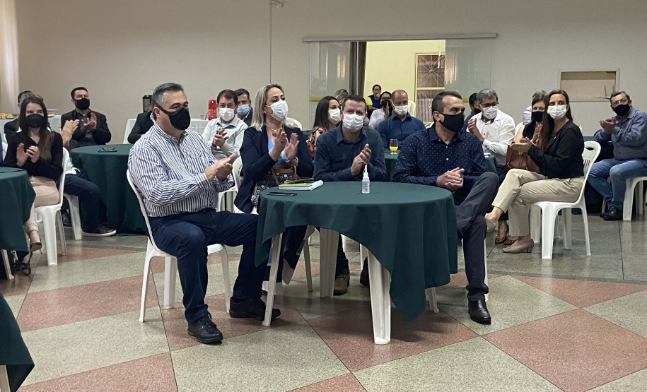 O secretário de Estado da Saúde, Beto Preto, destacou a parceria do Governo do Estado com os municípios, principalmente no enfrentamento à Covid-19, em reunião realizada nesta quarta-feira (27) com a Associação dos Municípios dos Campos Gerais (AMCG) em Arapoti. -  Curitibs, 27/10/2021 - Foto: Andressa Desyreé/SESA