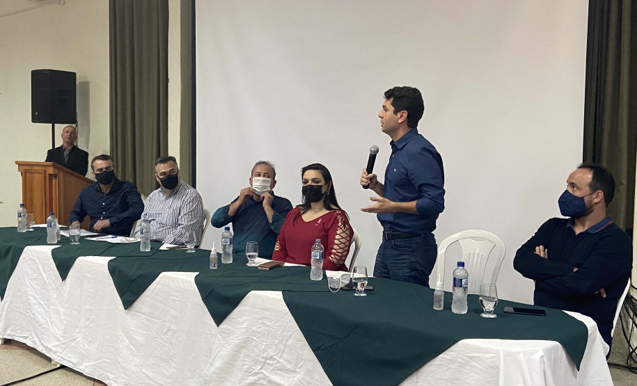 O secretário de Estado da Saúde, Beto Preto, destacou a parceria do Governo do Estado com os municípios, principalmente no enfrentamento à Covid-19, em reunião realizada nesta quarta-feira (27) com a Associação dos Municípios dos Campos Gerais (AMCG) em Arapoti. -  Curitibs, 27/10/2021 - Foto: Andressa Desyreé/SESA