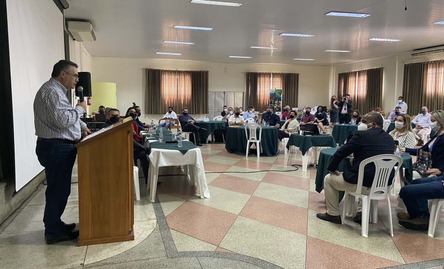 O secretário de Estado da Saúde, Beto Preto, destacou a parceria do Governo do Estado com os municípios, principalmente no enfrentamento à Covid-19, em reunião realizada nesta quarta-feira (27) com a Associação dos Municípios dos Campos Gerais (AMCG) em Arapoti. -  Curitibs, 27/10/2021 - Foto: Andressa Desyreé/SESA