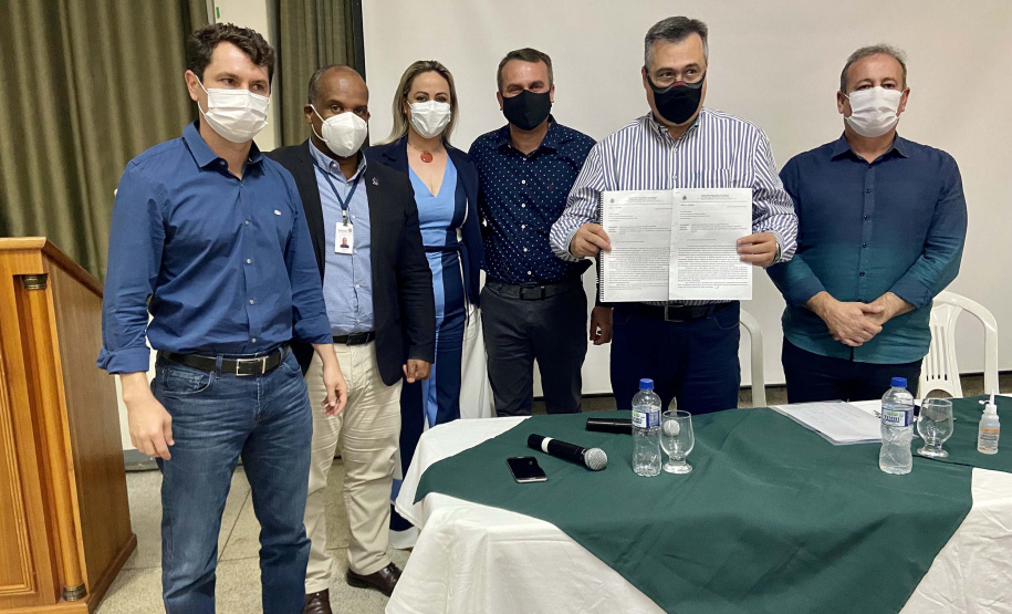 O secretário de Estado da Saúde, Beto Preto, destacou a parceria do Governo do Estado com os municípios, principalmente no enfrentamento à Covid-19, em reunião realizada nesta quarta-feira (27) com a Associação dos Municípios dos Campos Gerais (AMCG) em Arapoti. -  Curitibs, 27/10/2021 - Foto: Andressa Desyreé/SESA