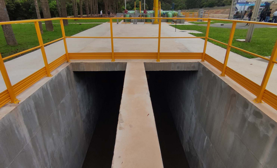 O governador Carlos Massa Ratinho Junior inaugurou nesta quinta-feira (28) a obra de transposição do rio Capivari para a Bacia do Iraí, em Colombo, na região metropolitana de Curitiba. Foto: Jonathan Campos/AEN