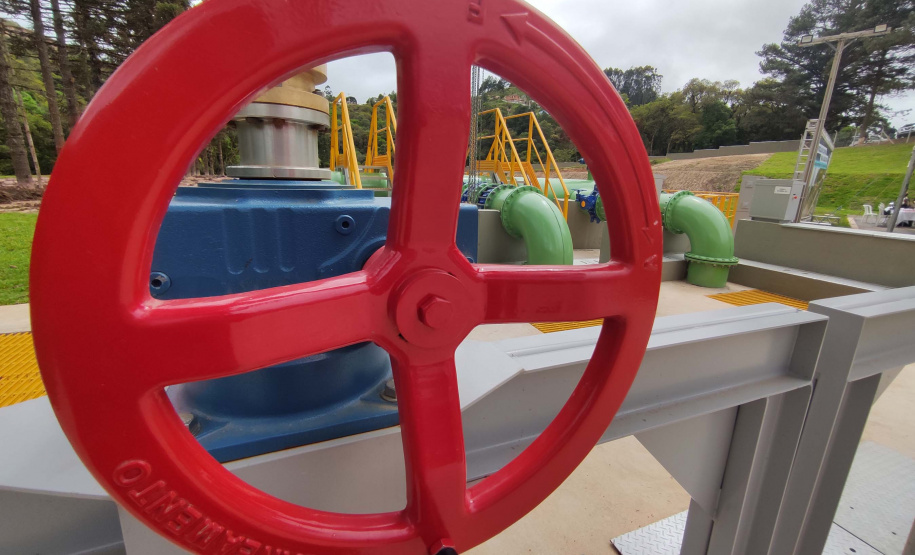 O governador Carlos Massa Ratinho Junior inaugurou nesta quinta-feira (28) a obra de transposição do rio Capivari para a Bacia do Iraí, em Colombo, na região metropolitana de Curitiba. Foto: Jonathan Campos/AEN