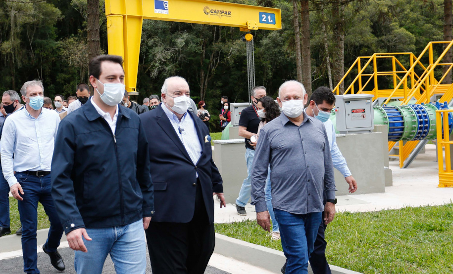O governador Carlos Massa Ratinho Junior inaugurou nesta quinta-feira (28) a obra de transposição do rio Capivari para a Bacia do Iraí, em Colombo, na região metropolitana de Curitiba. Foto: Jonathan Campos/AEN