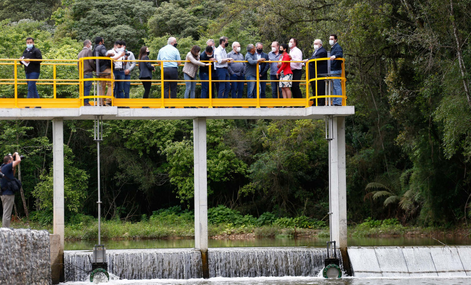 O governador Carlos Massa Ratinho Junior inaugurou nesta quinta-feira (28) a obra de transposição do rio Capivari para a Bacia do Iraí, em Colombo, na região metropolitana de Curitiba. Foto: Jonathan Campos/AEN
