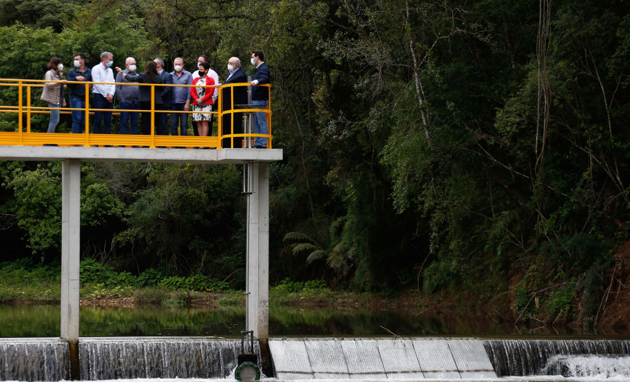 O governador Carlos Massa Ratinho Junior inaugurou nesta quinta-feira (28) a obra de transposição do rio Capivari para a Bacia do Iraí, em Colombo, na região metropolitana de Curitiba. Foto: Jonathan Campos/AEN