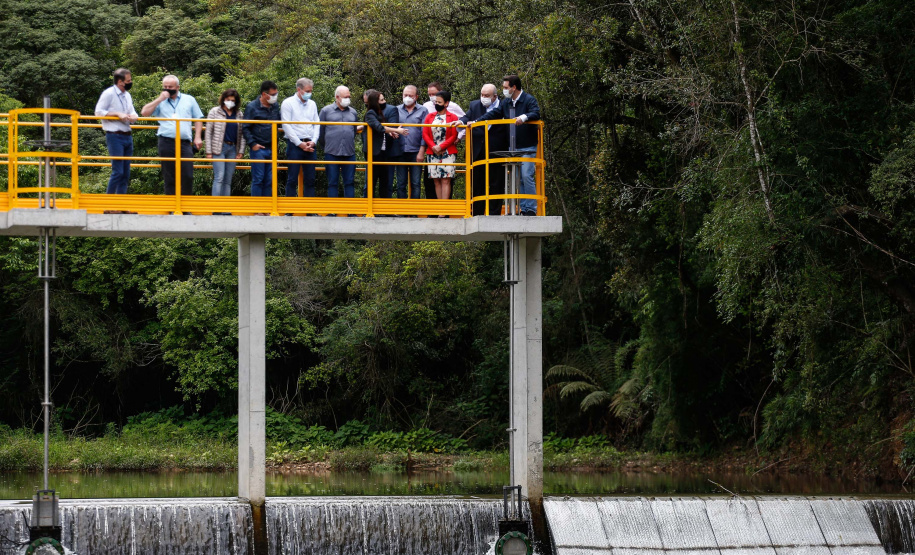 O governador Carlos Massa Ratinho Junior inaugurou nesta quinta-feira (28) a obra de transposição do rio Capivari para a Bacia do Iraí, em Colombo, na região metropolitana de Curitiba. Foto: Jonathan Campos/AEN