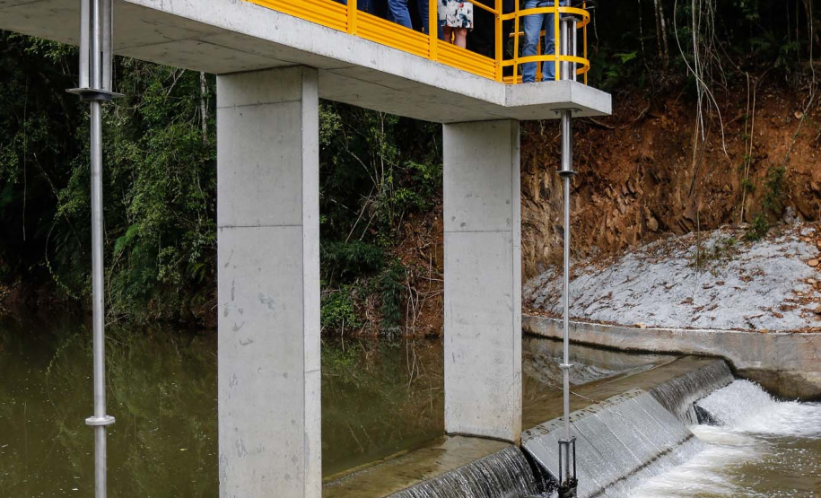 O governador Carlos Massa Ratinho Junior inaugurou nesta quinta-feira (28) a obra de transposição do rio Capivari para a Bacia do Iraí, em Colombo, na região metropolitana de Curitiba. Foto: Jonathan Campos/AEN