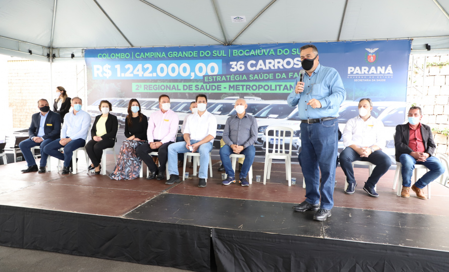 O governador Carlos Massa Ratinho Junior entregou nesta quinta-feira (28) mais 36 novos veículos para reforçar as ações da Saúde da Família em três municípios da Região Metropolitana de Curitiba: Colombo, Bocaiúva do Sul e Campina Grande do Sul. Eles integram a compra de um total de 1.211 automóveis, feita pelo Governo do Estado, para os 399 municípios do Paraná. Foto: Ari Dais/AEN