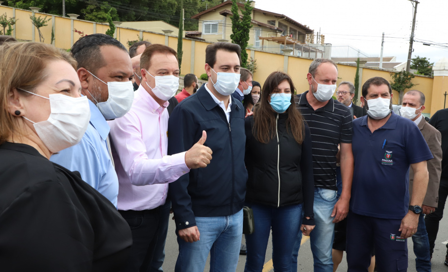 O governador Carlos Massa Ratinho Junior entregou nesta quinta-feira (28) mais 36 novos veículos para reforçar as ações da Saúde da Família em três municípios da Região Metropolitana de Curitiba: Colombo, Bocaiúva do Sul e Campina Grande do Sul. Eles integram a compra de um total de 1.211 automóveis, feita pelo Governo do Estado, para os 399 municípios do Paraná. Foto: Ari Dais/AEN