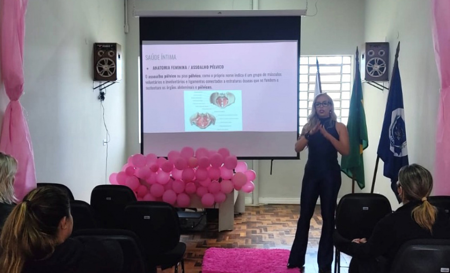 Setenta presas custodiadas na Penitenciária Feminina de Foz do Iguaçu ? Unidade de Progressão (PFF-UP) doaram seus cabelos para a confecção de perucas para mulheres em tratamento de câncer. Os cortes foram feitos de forma voluntária pela equipe do Studio Vip, salão de beleza localizado em Santa Terezinha de Itaipu. Os cabelos serão doados ao setor de oncologia do Hospital Ministro Costa Cavalcanti, em Foz do Iguaçu. - Foz do Iguaçu, 28/10/2021 - Foto: Depen-Pr