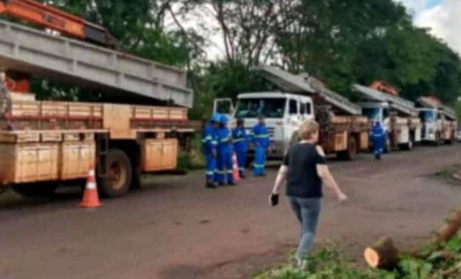 CASCAVEL - Os temporais que castigaram as regiões Sudoeste, Oeste, Noroeste e Norte do Paraná no mês de outubro já causaram, somados, mais danos ao sistema elétrico da Copel do que o ciclone-bomba, evento climático excepcional que atingiu o Leste do Paraná em junho de 2020