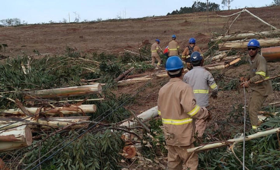 FRANCISCO ALVES - Os temporais que castigaram as regiões Sudoeste, Oeste, Noroeste e Norte do Paraná no mês de outubro já causaram, somados, mais danos ao sistema elétrico da Copel do que o ciclone-bomba, evento climático excepcional que atingiu o Leste do Paraná em junho de 2020
