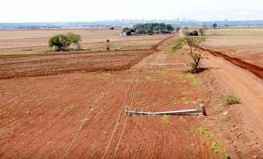 MARINGÁ - Os temporais que castigaram as regiões Sudoeste, Oeste, Noroeste e Norte do Paraná no mês de outubro já causaram, somados, mais danos ao sistema elétrico da Copel do que o ciclone-bomba, evento climático excepcional que atingiu o Leste do Paraná em junho de 2020