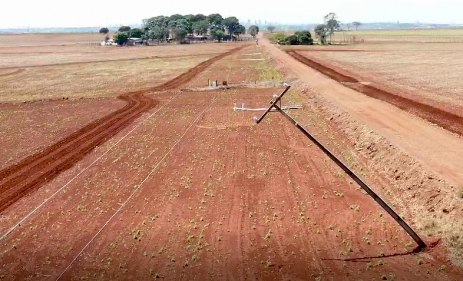 MARINGÁ - Os temporais que castigaram as regiões Sudoeste, Oeste, Noroeste e Norte do Paraná no mês de outubro já causaram, somados, mais danos ao sistema elétrico da Copel do que o ciclone-bomba, evento climático excepcional que atingiu o Leste do Paraná em junho de 2020