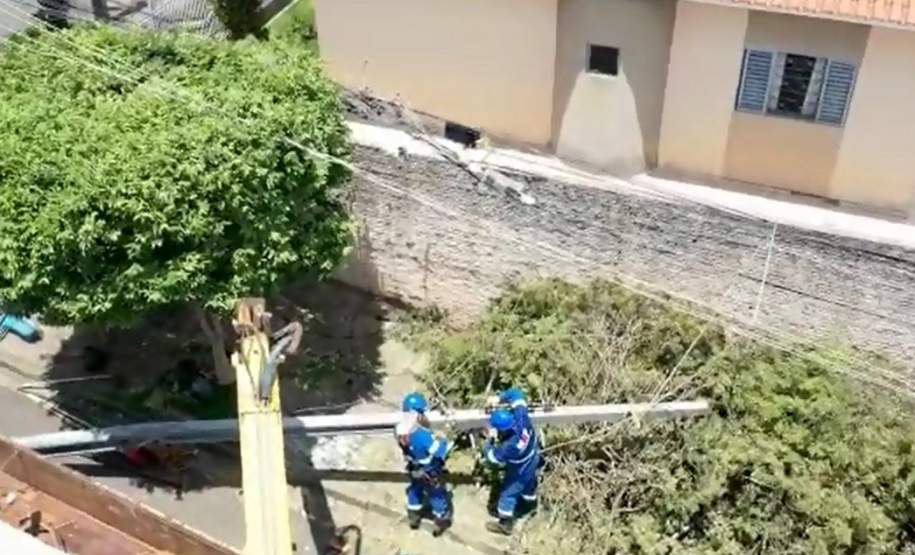 MARINGÁ - Os temporais que castigaram as regiões Sudoeste, Oeste, Noroeste e Norte do Paraná no mês de outubro já causaram, somados, mais danos ao sistema elétrico da Copel do que o ciclone-bomba, evento climático excepcional que atingiu o Leste do Paraná em junho de 2020