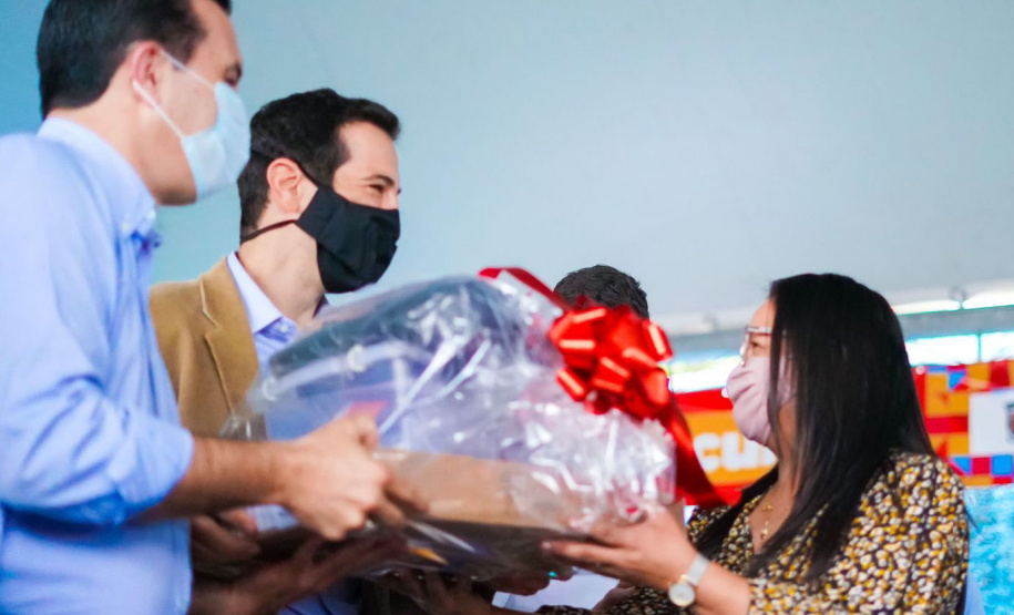 Começa nesta sexta-feira (29) uma grande campanha de mídia para divulgar o Cartão Futuro, programa do Governo do Paraná para incentivar a manutenção e a contratação de jovens aprendizes por empresas paranaenses. - Curitiba, 28/10/2021 - Foto: Guilherme Flores/Casa Civil