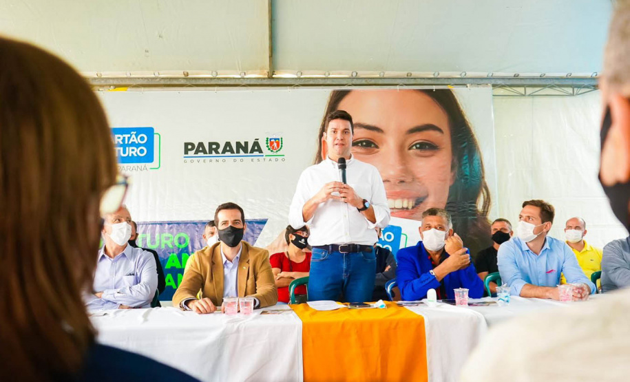 Começa nesta sexta-feira (29) uma grande campanha de mídia para divulgar o Cartão Futuro, programa do Governo do Paraná para incentivar a manutenção e a contratação de jovens aprendizes por empresas paranaenses. - Curitiba, 28/10/2021 - Foto: Guilherme Flores/Casa Civil