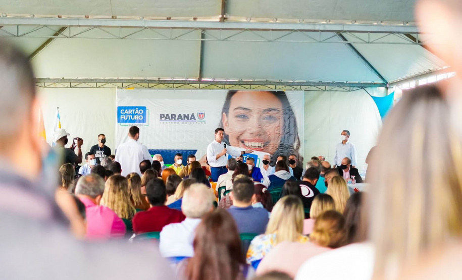 Começa nesta sexta-feira (29) uma grande campanha de mídia para divulgar o Cartão Futuro, programa do Governo do Paraná para incentivar a manutenção e a contratação de jovens aprendizes por empresas paranaenses. - Curitiba, 28/10/2021 - Foto: Guilherme Flores/Casa Civil