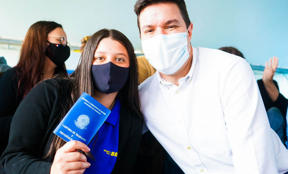 Começa nesta sexta-feira (29) uma grande campanha de mídia para divulgar o Cartão Futuro, programa do Governo do Paraná para incentivar a manutenção e a contratação de jovens aprendizes por empresas paranaenses. - Curitiba, 28/10/2021 - Foto: Guilherme Flores/Casa Civil