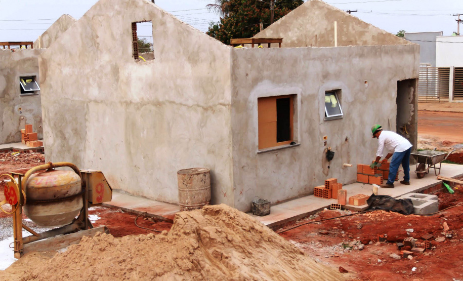 A Cohapar iniciará em novembro a comercialização de 57 novas moradias que estão em fase final de construção em Mariluz, na região Noroeste do Paraná. Os interessados na compra dos imóveis têm até o dia 12 de novembro para realizarem o cadastro no site da companhia e se habilitaram a participar do processo seletivo das unidades habitacionais. - Curitiba, 28/10/2021 -  (Foto: Alessandro Vieira/AEN)