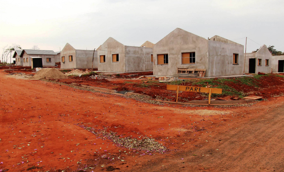 A Cohapar iniciará em novembro a comercialização de 57 novas moradias que estão em fase final de construção em Mariluz, na região Noroeste do Paraná. Os interessados na compra dos imóveis têm até o dia 12 de novembro para realizarem o cadastro no site da companhia e se habilitaram a participar do processo seletivo das unidades habitacionais. - Curitiba, 28/10/2021 -  (Foto: Alessandro Vieira/AEN)