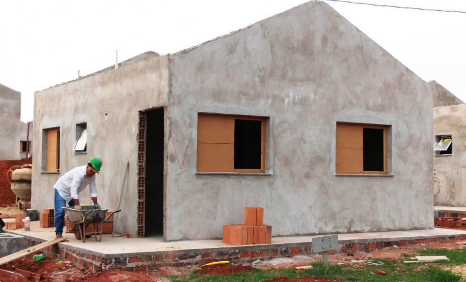 A Cohapar iniciará em novembro a comercialização de 57 novas moradias que estão em fase final de construção em Mariluz, na região Noroeste do Paraná. Os interessados na compra dos imóveis têm até o dia 12 de novembro para realizarem o cadastro no site da companhia e se habilitaram a participar do processo seletivo das unidades habitacionais. - Curitiba, 28/10/2021 -  (Foto: Alessandro Vieira/AEN)