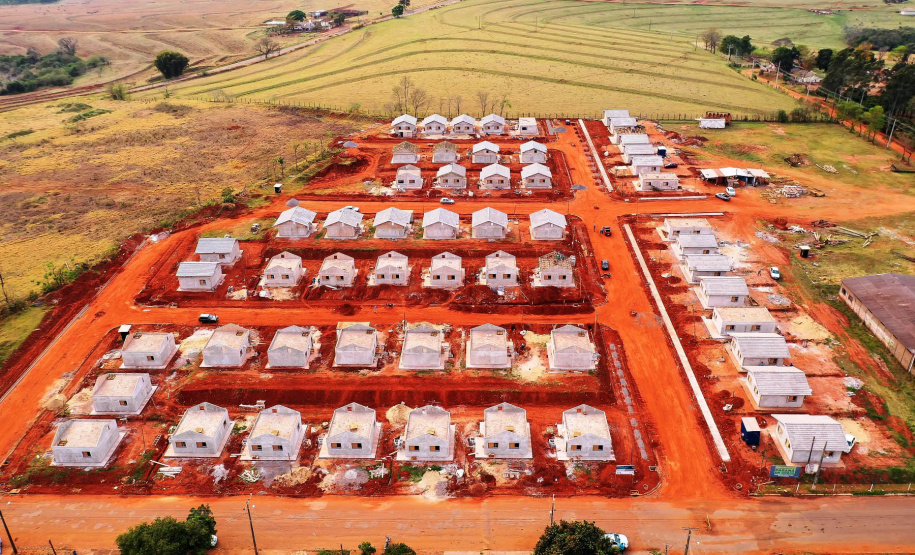 A Cohapar iniciará em novembro a comercialização de 57 novas moradias que estão em fase final de construção em Mariluz, na região Noroeste do Paraná. Os interessados na compra dos imóveis têm até o dia 12 de novembro para realizarem o cadastro no site da companhia e se habilitaram a participar do processo seletivo das unidades habitacionais. - Curitiba, 28/10/2021 -  (Foto: Alessandro Vieira/AEN)