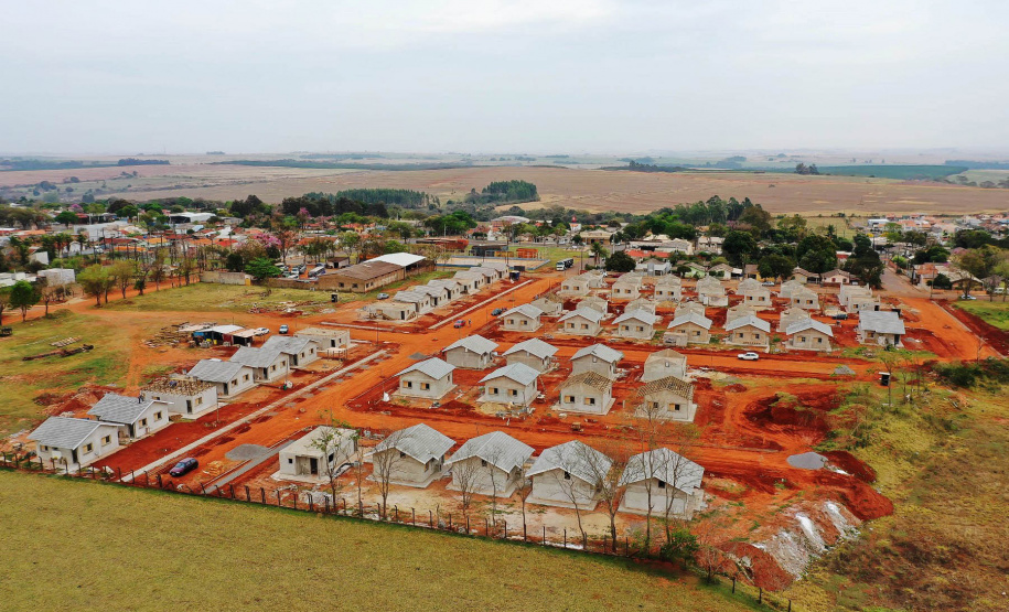 A Cohapar iniciará em novembro a comercialização de 57 novas moradias que estão em fase final de construção em Mariluz, na região Noroeste do Paraná. Os interessados na compra dos imóveis têm até o dia 12 de novembro para realizarem o cadastro no site da companhia e se habilitaram a participar do processo seletivo das unidades habitacionais. - Curitiba, 28/10/2021 -  (Foto: Alessandro Vieira/AEN)