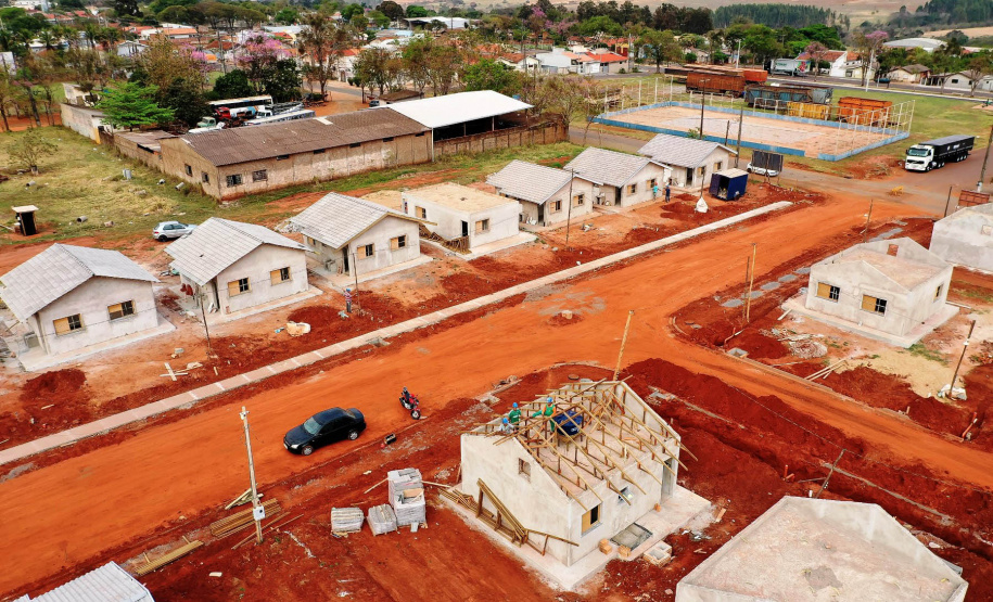 A Cohapar iniciará em novembro a comercialização de 57 novas moradias que estão em fase final de construção em Mariluz, na região Noroeste do Paraná. Os interessados na compra dos imóveis têm até o dia 12 de novembro para realizarem o cadastro no site da companhia e se habilitaram a participar do processo seletivo das unidades habitacionais. - Curitiba, 28/10/2021 -  (Foto: Alessandro Vieira/AEN)