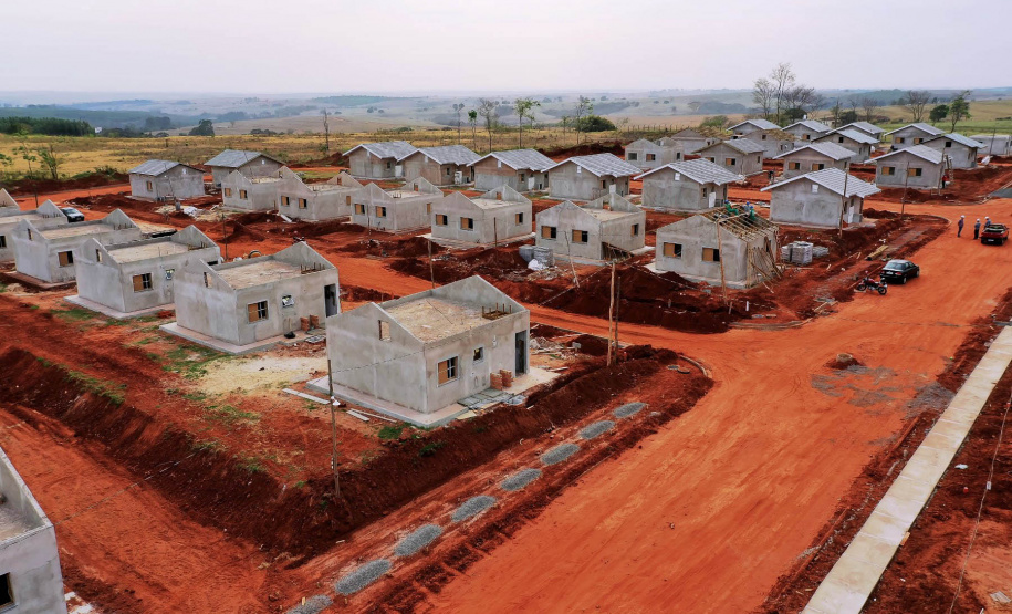 A Cohapar iniciará em novembro a comercialização de 57 novas moradias que estão em fase final de construção em Mariluz, na região Noroeste do Paraná. Os interessados na compra dos imóveis têm até o dia 12 de novembro para realizarem o cadastro no site da companhia e se habilitaram a participar do processo seletivo das unidades habitacionais. - Curitiba, 28/10/2021 -  (Foto: Alessandro Vieira/AEN)