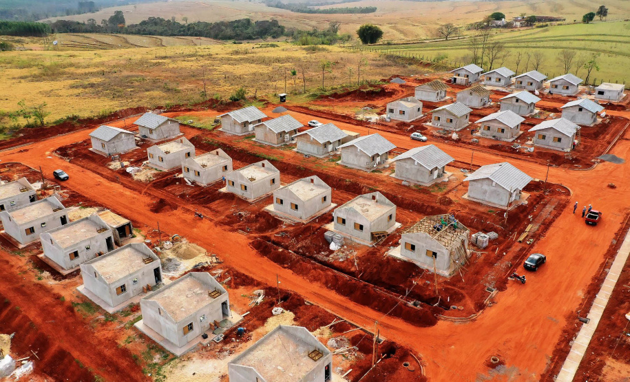 A Cohapar iniciará em novembro a comercialização de 57 novas moradias que estão em fase final de construção em Mariluz, na região Noroeste do Paraná. Os interessados na compra dos imóveis têm até o dia 12 de novembro para realizarem o cadastro no site da companhia e se habilitaram a participar do processo seletivo das unidades habitacionais. - Curitiba, 28/10/2021 -  (Foto: Alessandro Vieira/AEN)