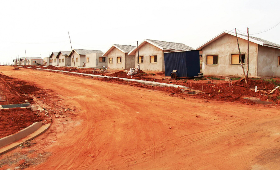 A Cohapar iniciará em novembro a comercialização de 57 novas moradias que estão em fase final de construção em Mariluz, na região Noroeste do Paraná. Os interessados na compra dos imóveis têm até o dia 12 de novembro para realizarem o cadastro no site da companhia e se habilitaram a participar do processo seletivo das unidades habitacionais. - Curitiba, 28/10/2021 -  (Foto: Alessandro Vieira/AEN)