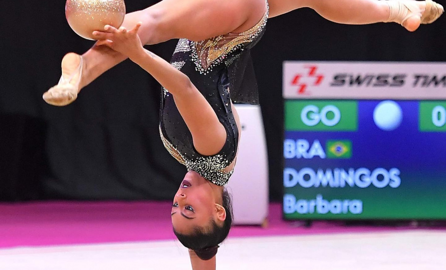 A paranaense Bárbara Domingos fez história no Campeonato Mundial de ginástica rítmica em Kitakytushu, no Japão.  Nesta quinta-feira, 28, a atleta e também bolsista do programa Geração Olímpica e Paralímpica  se tornou a primeira atleta brasileira a chegar à final individual. Foto:Simone Ferraro/Confederação Brasileira de Ginástica