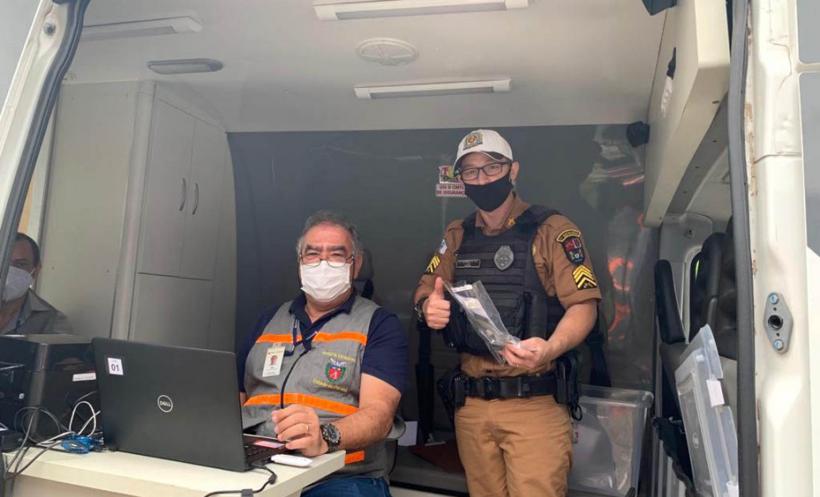 A Receita Estadual do Paraná promoveu nesta quinta-feira (28) a operação volante para fiscalizar o recolhimento do Imposto sobre Propriedade de Veículos Automotores (IPVA) em Ponta Grossa e região. A ação aconteceu na região central da cidade. - Curitiba, 28/10/2021 - Foto: SEFA